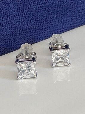 New Sterling Silver Cubic Zirconia Pierced Stud Earrings Princess Cut